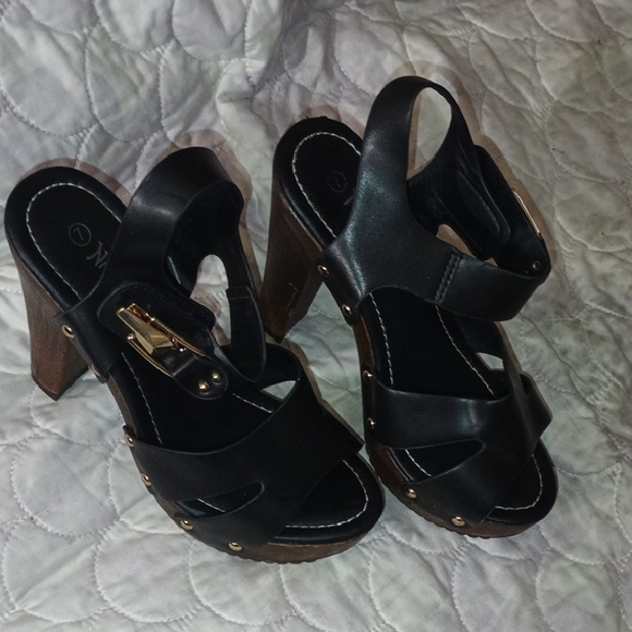 Elegant Black Women's Heeled Sandals - Picture 1 of 3